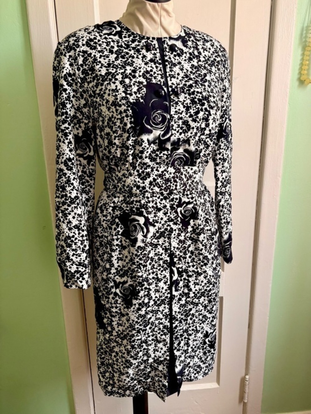 Incredible Vintage Black & White Floral Print Long Sleeve Dress